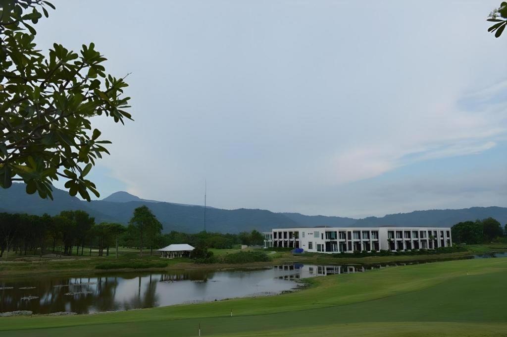 Royal Hills Golf Resort & Spa Nakhon Nayok Luaran gambar